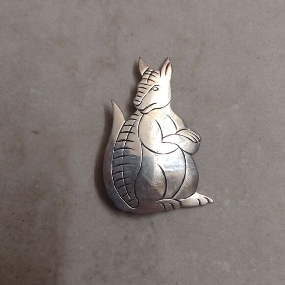 L. Perry Navajo Sterling Native armadillo pin - Picture 1 of 5